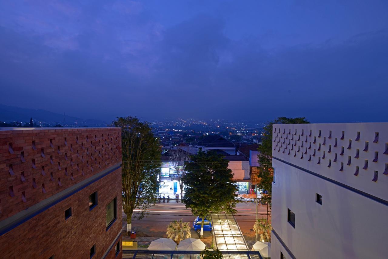 Arjuna Hotel Batu City エクステリア 写真